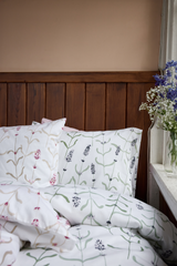 60137-5485-01-10_1; Finlayson Juuli Tencel-satiinityynyliina Roosa / Beige / 50x60 cm