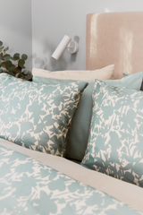 60712-5488-01-06_2; Finlayson Katveessa Satiinipussilakanasetti Salvianvihreä / Beige / 150x210 + 50x60 cm