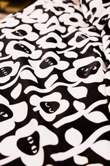 60652-5492-01-06_3; Finlayson Kukkariemu Pussilakanasetti Musta / Valkoinen / 150x210 + 50x60 cm