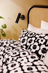 60136-5492-01-10_2; Finlayson Kukkariemu Tyynyliina Musta / Valkoinen / 50x60 cm