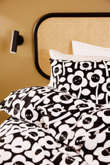 60682-5492-01-05_1; Finlayson Kukkariemu Parivuoteen pussilakanasetti Musta / Valkoinen / 240x210 + 50x60 cm