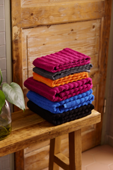 70013-0009-01-06_3; Finlayson Reilu Kylpypyyhe Fuksia / 70x150 cm