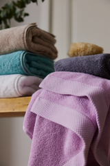 70109-0001-04-12_2; 70110-0001-04-06_2; Finlayson Hali Kylpypyyhe Liila / 70x150 cm