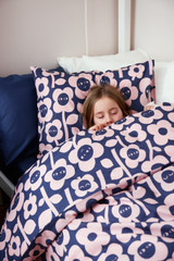 60662-5492-02-06_1; Finlayson Kukkariemu Lasten pussilakanasetti Tummansininen / Roosa / 120x160 + 40x60 cm