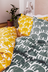 60136-4547-20-10_1; Finlayson Elefantti Tyynyliina Tummanvihreä / 50x60 cm