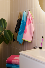 70563-5415-03-12_4; Finlayson Elefantti vapaa Käsipyyhe Pinkki / Vihreä / 50x70 cm