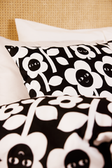 60136-5492-01-10_1; Finlayson Kukkariemu Tyynyliina Musta / Valkoinen / 50x60 cm 