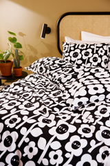 60136-5492-01-10_3; Finlayson Kukkariemu Tyynyliina Musta / Valkoinen / 50x60 cm 